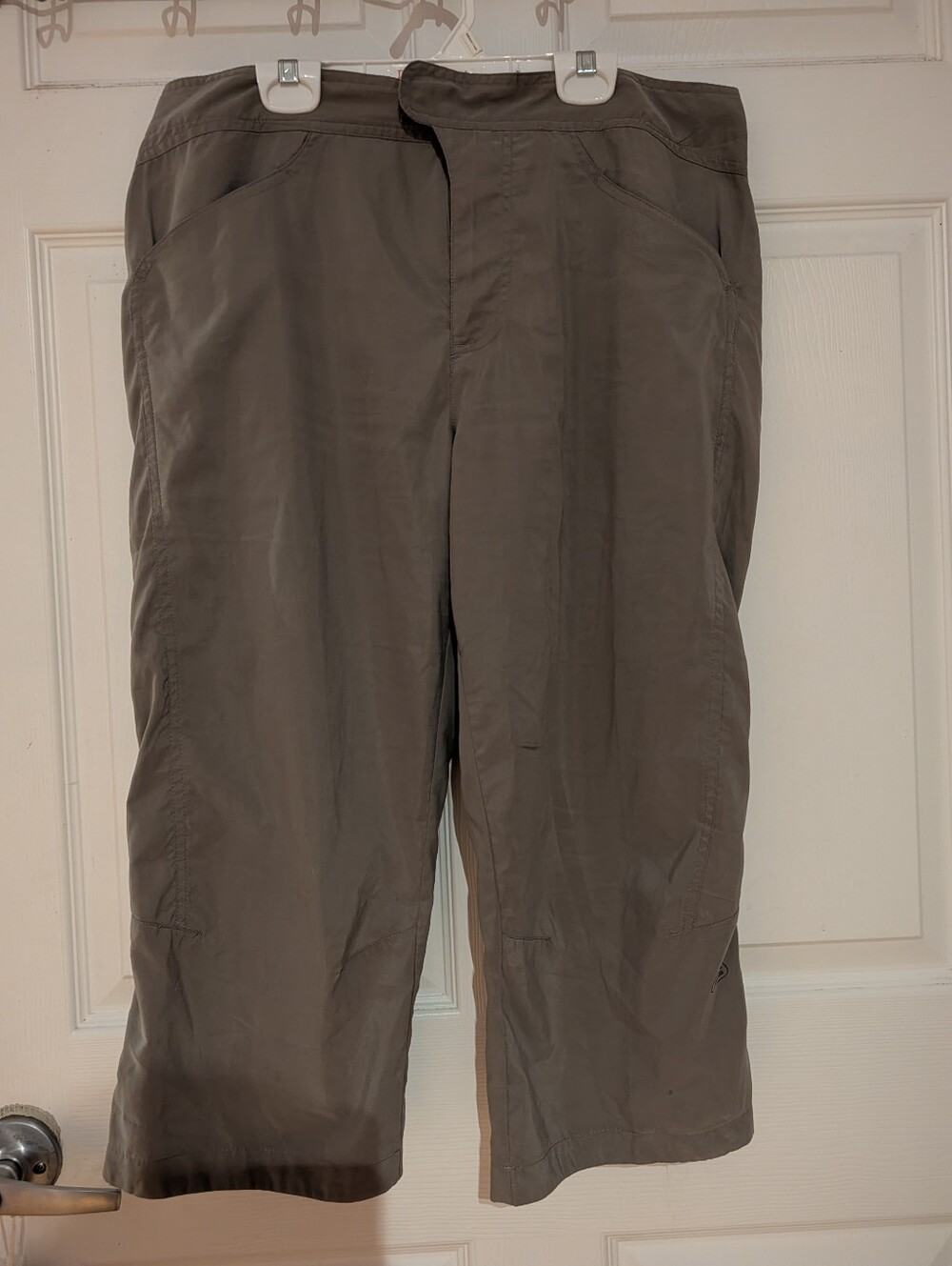 Nike Women's Capris in Taupe